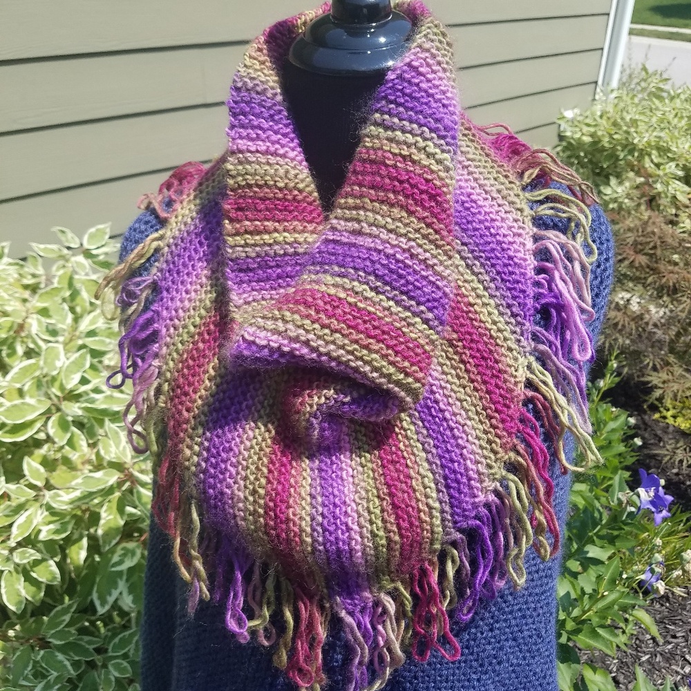 Fringed cowl